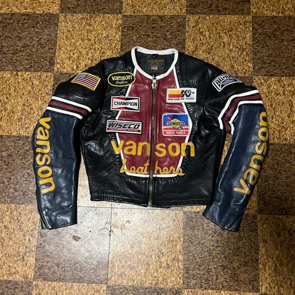 Black vintage vanson 9/10 no tears great condition.